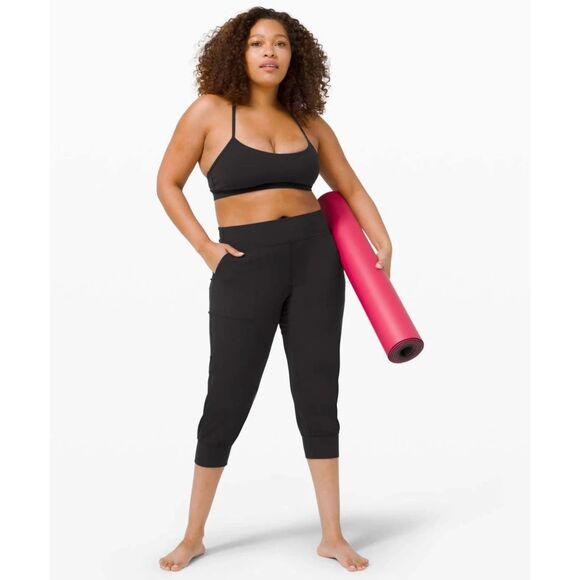 LULULEMON Align High-Rise Jogger Crop 4 Black 23” With Pockets EUC B16 - Picture 1 of 6